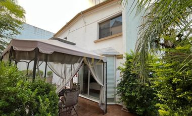 Casa en Venta Contry Sol, Sobre Avenida Principal y Frente a Plaza Comercial, Guadalupe, N.L.