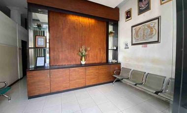 dijual bangunan kantor lantai 2 ubung