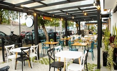 CASA COMERCIAL EN VENTA EN LA AV. SOLANO - CUENCA