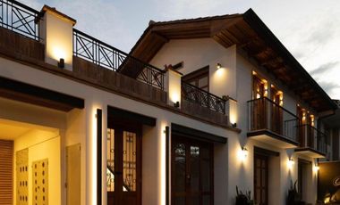 CASA COMERCIAL EN VENTA EN LA AV. SOLANO - CUENCA