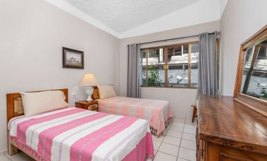 Incomparable residencia frente al lago en San Juan Cosala!