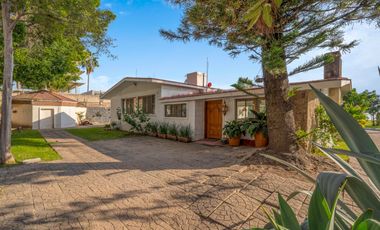 Incomparable residencia frente al lago en San Juan Cosala!