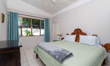 Incomparable residencia frente al lago en San Juan Cosala!