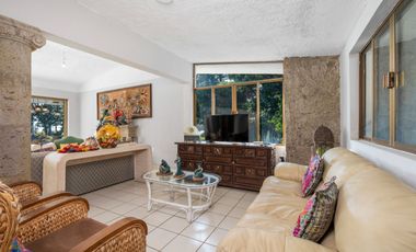 Incomparable residencia frente al lago en San Juan Cosala!