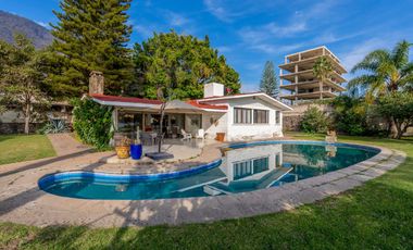 Incomparable residencia frente al lago en San Juan Cosala!