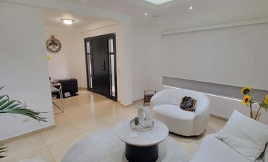 Casa de Lujo en Venta en Ciudad Celeste | 3 Dormitorios | Jacuzzi | $240.000