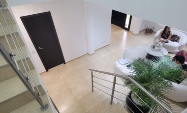 Casa de Lujo en Venta en Ciudad Celeste | 3 Dormitorios | Jacuzzi | $240.000