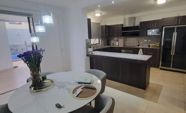 Casa de Lujo en Venta en Ciudad Celeste | 3 Dormitorios | Jacuzzi | $240.000