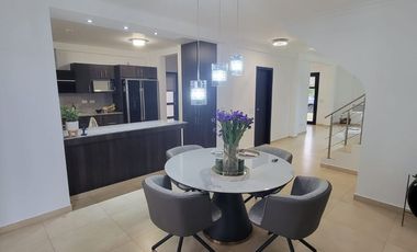 Casa de Lujo en Venta en Ciudad Celeste | 3 Dormitorios | Jacuzzi | $240.000