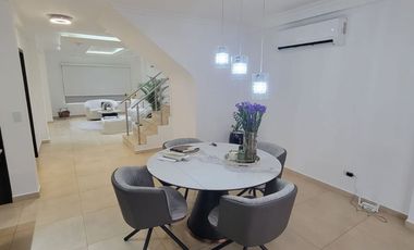 Casa de Lujo en Venta en Ciudad Celeste | 3 Dormitorios | Jacuzzi | $240.000