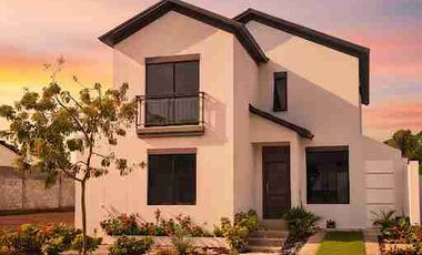 Venta de Casa de 4 Habitaciones en vía a la costa.