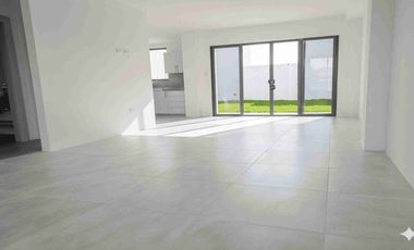 Venta de Casa de 4 Habitaciones en vía a la costa.