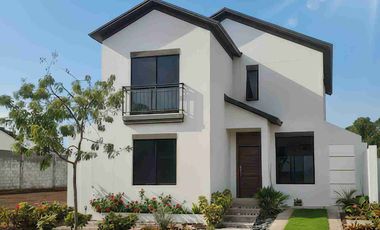 Venta de Casa de 4 Habitaciones en vía a la costa.