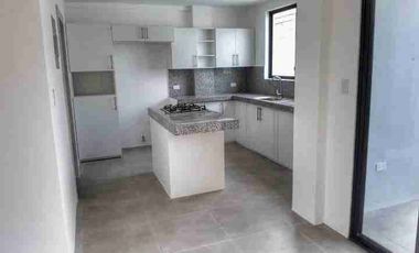 Venta de Casa de 4 Habitaciones en vía a la costa.