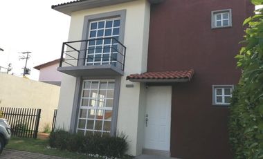 CASA EN RENTA EN VILLAS DEL CAMPO MODELO BAIKAL