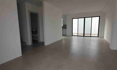 Alquiler de Casa de 4 Habitaciones en vía a la costa