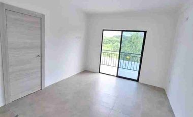 Alquiler de Casa de 4 Habitaciones en vía a la costa