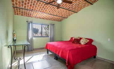 Hermosa casa con casita a unos pasos de la plaza principal en San Antonio Tlayacapan!