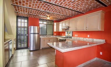 Hermosa casa con casita a unos pasos de la plaza principal en San Antonio Tlayacapan!