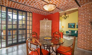 Hermosa casa con casita a unos pasos de la plaza principal en San Antonio Tlayacapan!