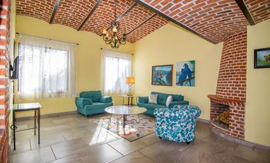 Hermosa casa con casita a unos pasos de la plaza principal en San Antonio Tlayacapan!