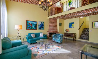 Hermosa casa con casita a unos pasos de la plaza principal en San Antonio Tlayacapan!