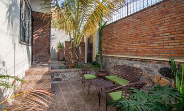 Hermosa casa con casita a unos pasos de la plaza principal en San Antonio Tlayacapan!