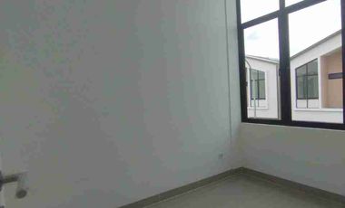 Dikontrakan Rumah 3 kamar cluster Wimbledon sport City Jababeka Cikarang