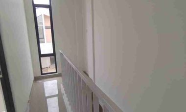 Dikontrakan Rumah 3 kamar cluster Wimbledon sport City Jababeka Cikarang
