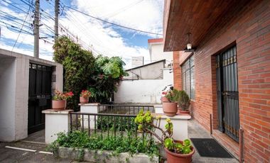 Casa En Venta en el Sector de la Jipijapa,Muy Cerca del Centro Comercial Río Centro