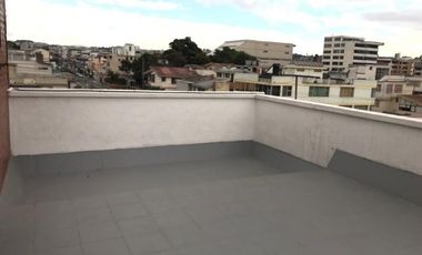 Casa En Venta en el Sector de la Jipijapa,Muy Cerca del Centro Comercial Río Centro