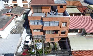 Casa En Venta en el Sector de la Jipijapa,Muy Cerca del Centro Comercial Río Centro