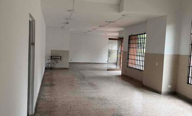Arriendo Local con excelente ubicación