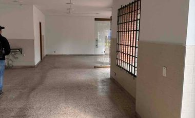 Arriendo Local con excelente ubicación