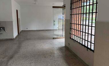 Arriendo Local con excelente ubicación