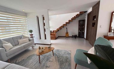 Luminosa Villa dente de Acogedor Condominio Privado en la mejor Zona de Ricaurte (v3094)