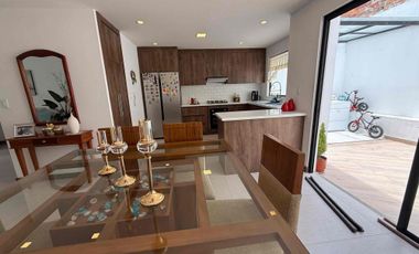 Luminosa Villa dente de Acogedor Condominio Privado en la mejor Zona de Ricaurte (v3094)