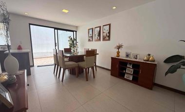 Luminosa Villa dente de Acogedor Condominio Privado en la mejor Zona de Ricaurte (v3094)