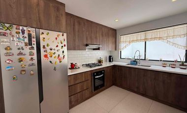 Luminosa Villa dente de Acogedor Condominio Privado en la mejor Zona de Ricaurte (v3094)