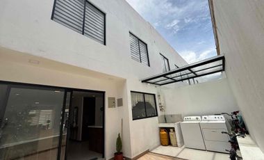 Luminosa Villa dente de Acogedor Condominio Privado en la mejor Zona de Ricaurte (v3094)