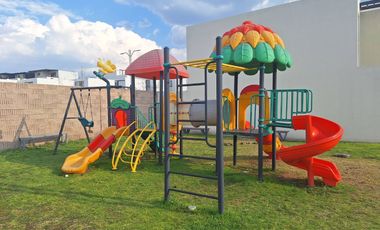 Se Renta casa totalmente amueblada y equipada en Zibata, Azhala 224