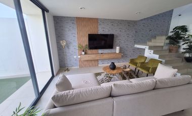 Se Renta casa totalmente amueblada y equipada en Zibata, Azhala 224