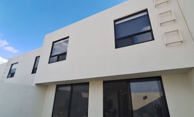 Se Renta casa totalmente amueblada y equipada en Zibata, Azhala 224