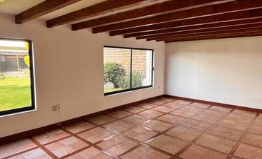 Renta de casa en Metepec con amplio jardín en privada cerca de Centro de Metepec