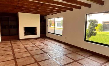 Renta de casa en Metepec con amplio jardín en privada cerca de Centro de Metepec