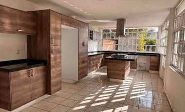 Renta de casa en Metepec con amplio jardín en privada cerca de Centro de Metepec