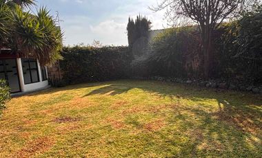 Renta de casa en Metepec con amplio jardín en privada cerca de Centro de Metepec