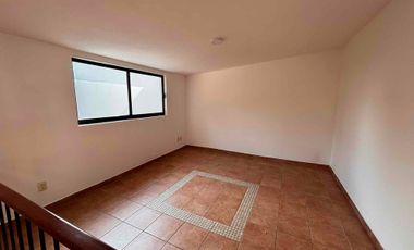 Renta de casa en Metepec con amplio jardín en privada cerca de Centro de Metepec