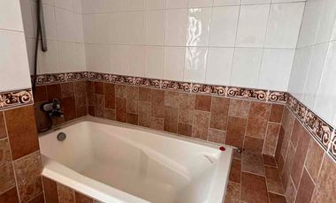 Renta de casa en Metepec con amplio jardín en privada cerca de Centro de Metepec