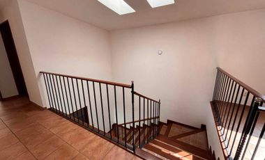 Renta de casa en Metepec con amplio jardín en privada cerca de Centro de Metepec